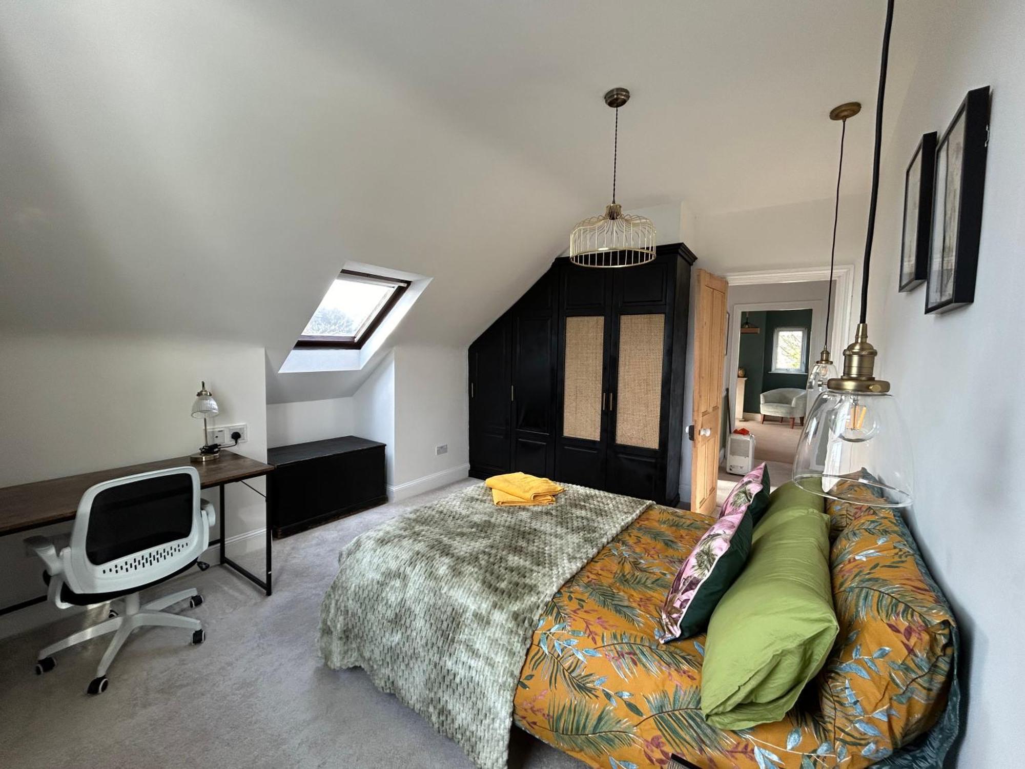Seaside Rentals Bournemouth - 2Br, Upto 6Ppl, Beach 3 Min Walk, Dogs Ok, Wifi, Park 2 Cars Exterior photo