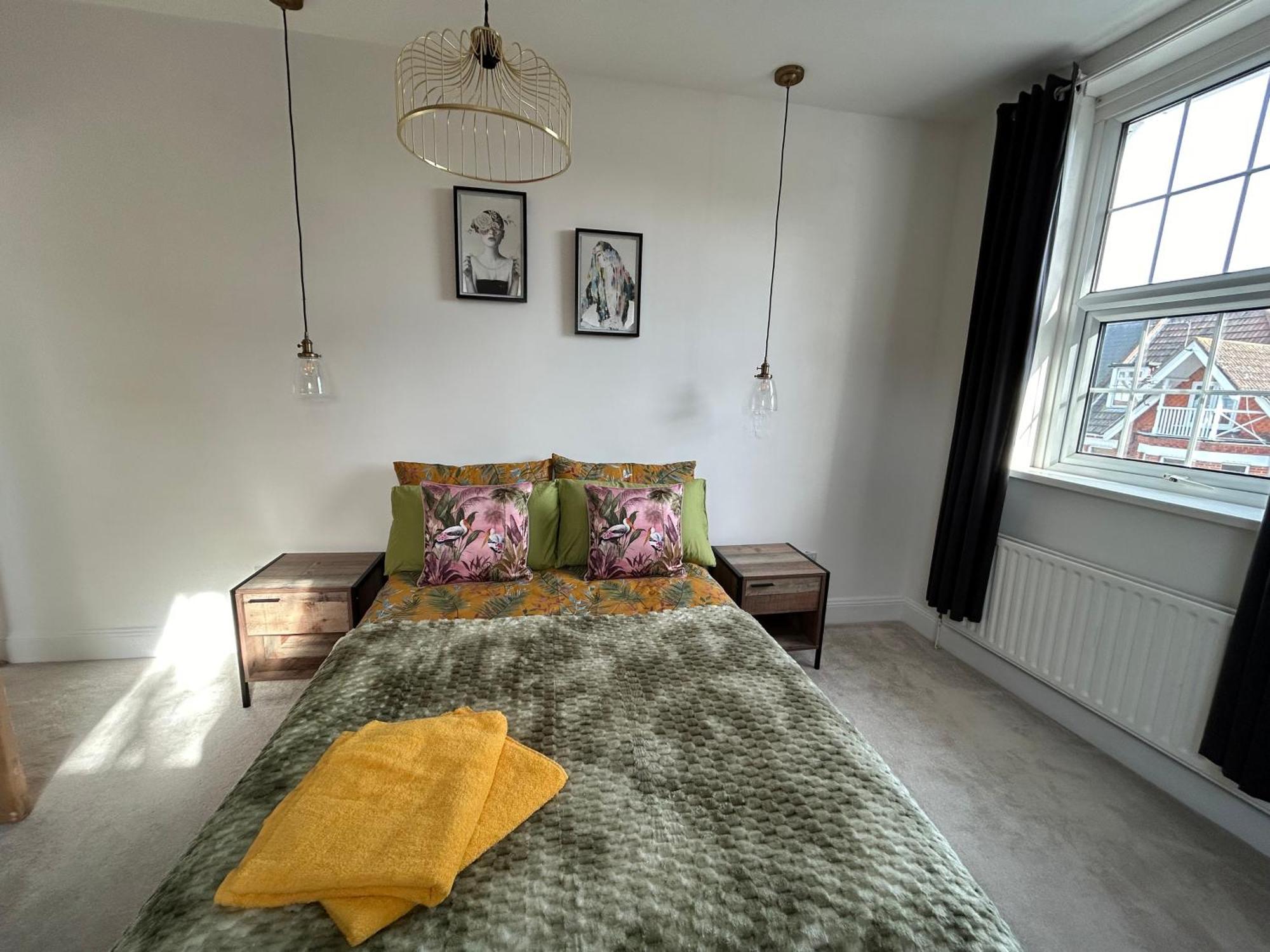 Seaside Rentals Bournemouth - 2Br, Upto 6Ppl, Beach 3 Min Walk, Dogs Ok, Wifi, Park 2 Cars Exterior photo