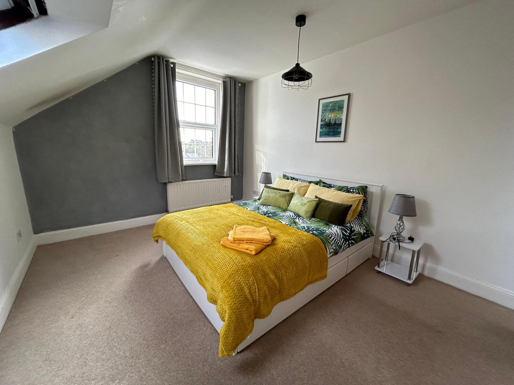 Seaside Rentals Bournemouth - 2Br, Upto 6Ppl, Beach 3 Min Walk, Dogs Ok, Wifi, Park 2 Cars Exterior photo