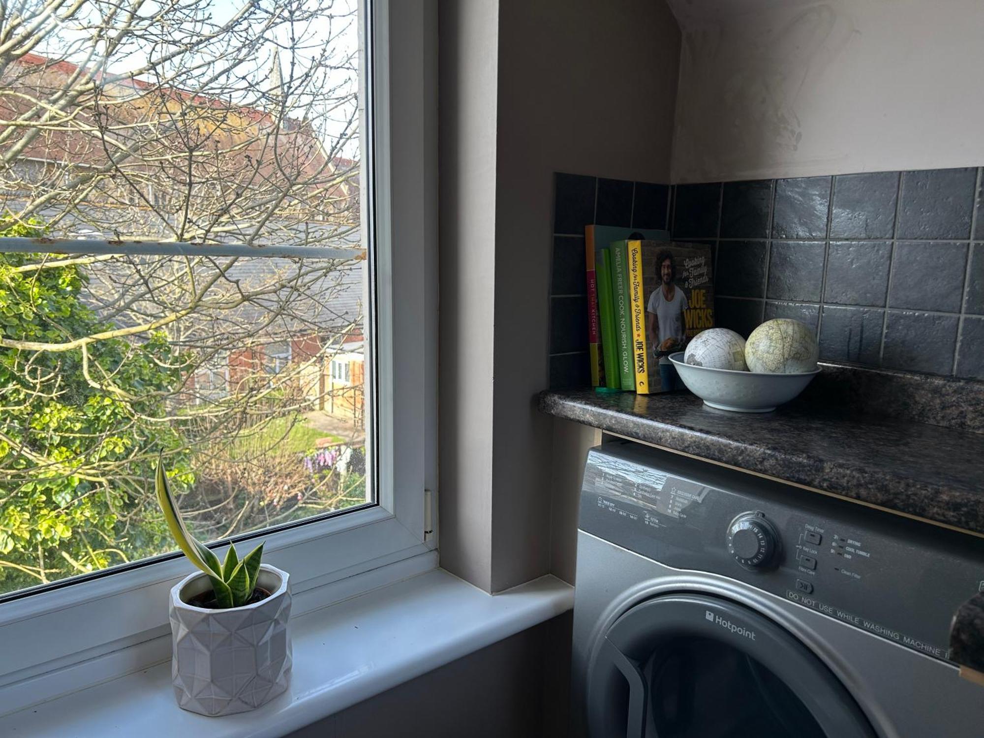 Seaside Rentals Bournemouth - 2Br, Upto 6Ppl, Beach 3 Min Walk, Dogs Ok, Wifi, Park 2 Cars Exterior photo