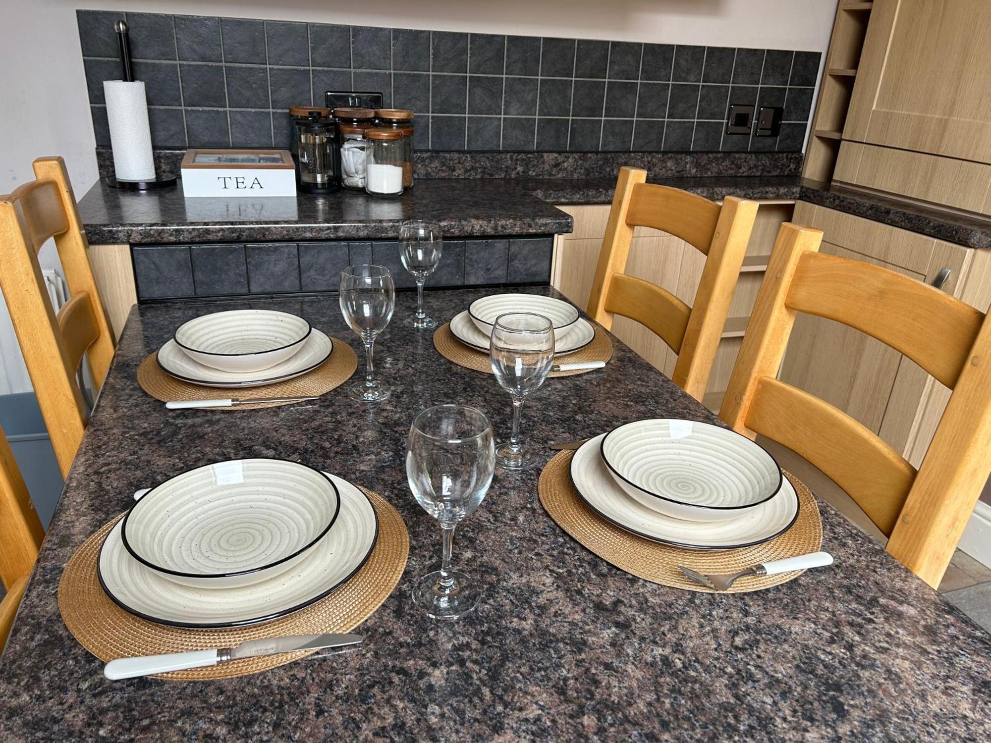 Seaside Rentals Bournemouth - 2Br, Upto 6Ppl, Beach 3 Min Walk, Dogs Ok, Wifi, Park 2 Cars Exterior photo